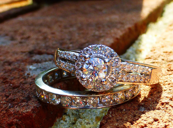 زفاف - Gorgeous 14k 1/2 carat Diamond Halo engagement ring. WG. Size 7