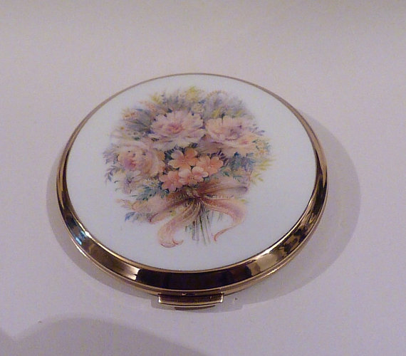 زفاف - Retro Stratton 'Wedding Bouquet' powder compact bridesmaids gifts pink floral compact mirrors for sale
