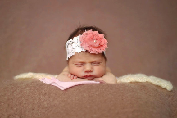 Mariage - Baby Headband, white lace Headband, Toddler Headband, Newborn headband, baby hair bow, Newborn photo prop, hair accessories.