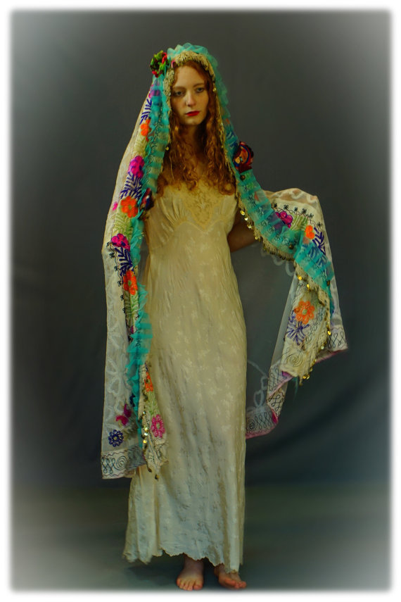 Mariage - Lace wedding veil / unique vintage tribal textile authentic handmade ethnic hooded bridal cape in sheer white with braid and embellishment