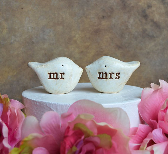 زفاف - Wedding cake topper...Love birds... mr and mrs ... perfect for a rustic wedding