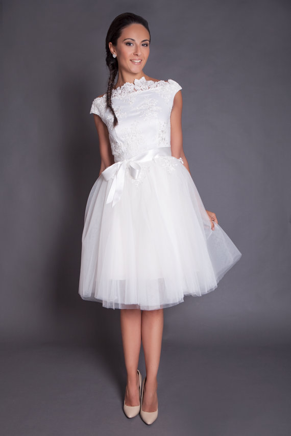 زفاف - 50s short ivory lace and tulle wedding dress, 1950s style short wedding dress, ivory lace bridal gown, elopement, destination wedding dress