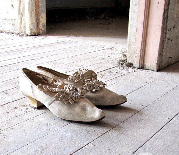 Свадьба - Victorian White Kidskin Wedding Shoes
