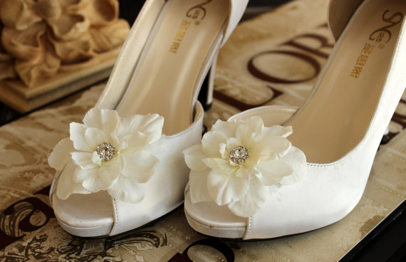 Wedding - Sale 25% off  Shoe clips Wedding Bridal Very  Light Ivory / white rhinestones Shoe Clips Flower Shoe Clips Weddings  Bridal Accessories