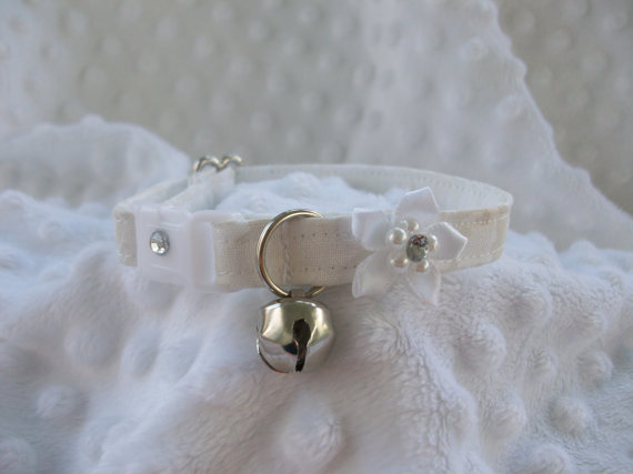 Свадьба - Wedding  Cat Collar with Rhinetones and bell   Wedding Cat  Breakaway Collar Custom Made