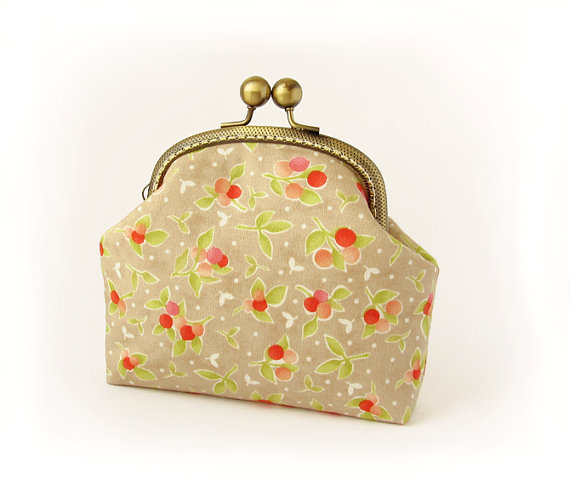 زفاف - Beige Berries Purse, Pastel Colors Wedding Bridesmaid Gift, small beige and coral clutch, summer bridal purse