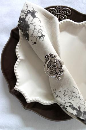 Hochzeit - ElegTables♥Linens,NapkinRings,Chair Covers