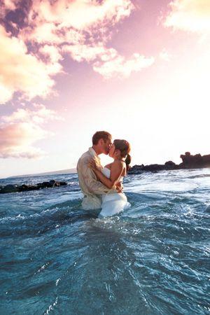 Hochzeit - 10 Reasons To Have A Destination Wedding