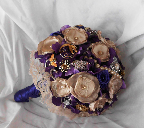 Hochzeit - Brooch Wedding Bouquet, Vintage, Bridal, Classy, 10" Brooch Bridal, Fabric Flower Bouquet, Weddings, Vintage, Glam, Purple, Champagne, Peony