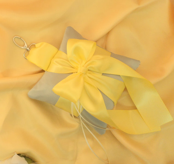 Свадьба - Pet Ring Bearer Pillow...Made in your custom wedding colors...shown in celery/canary yellow