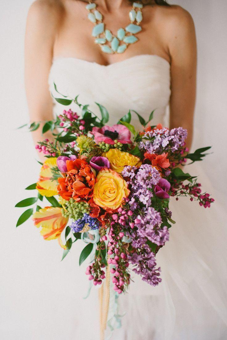 زفاف - 20 Strikingly Vibrant Bridal Bouquets