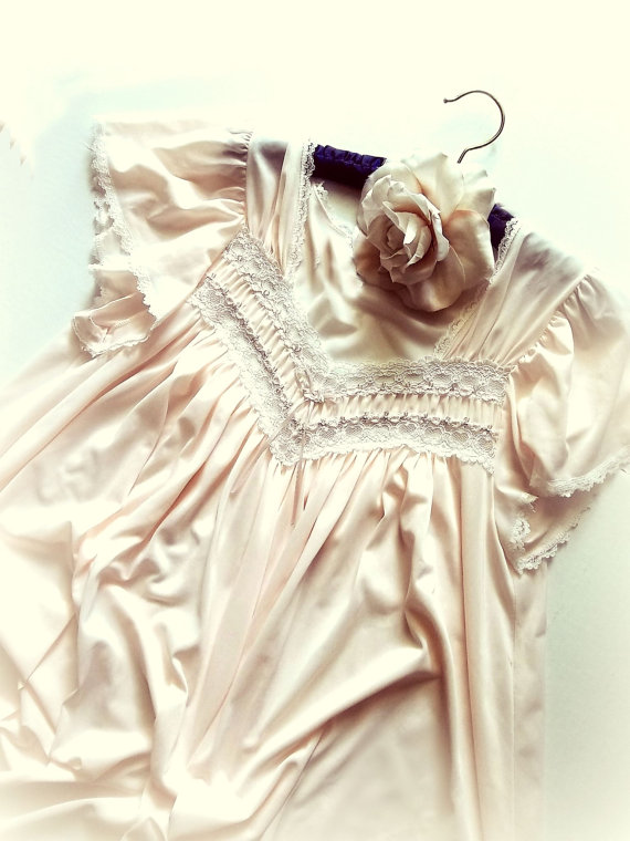 Wedding - Sweet Dreams. Pink Vintage Lingerie Nightgown. Negligee. French Lace. Rosebuds. Smocked. Babydoll Sleeves. Bridal Nightwear. Size medium