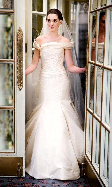 زفاف - Emma Allen (Anne Hathaway) Wearing Vera Wang (style 11456) In The Movie, 'Bride Wars'