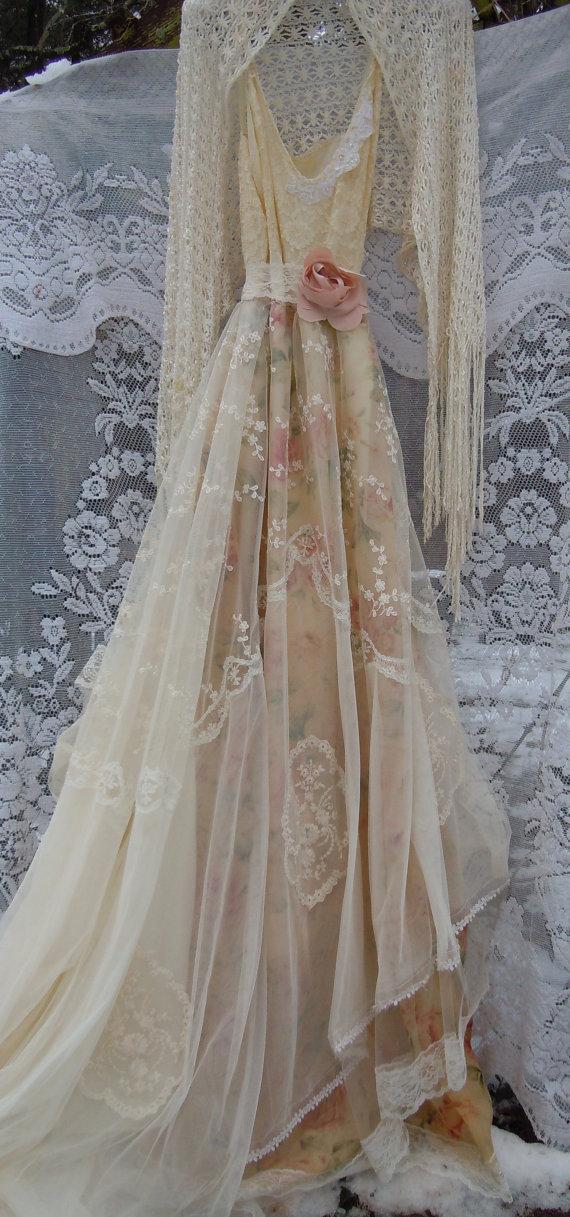 Свадьба - Reserved  for Laurie second installment for custom Lace Wedding Dress  by vintage opulence on Etsy