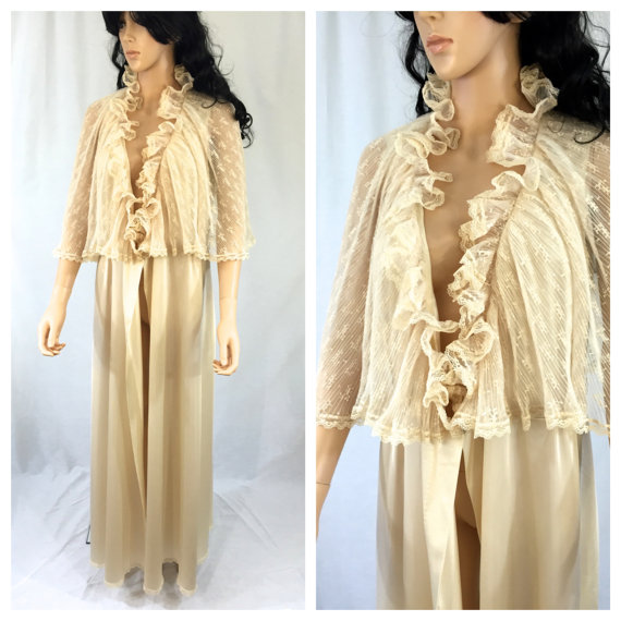 زفاف - Vintage Ivory Vanity Fair Lace Nightgown Robe. 1970s. Off White. Bridal. Large. Maxi. Robe. Nightie. Lingerie. Long Nightgown. Under 75.