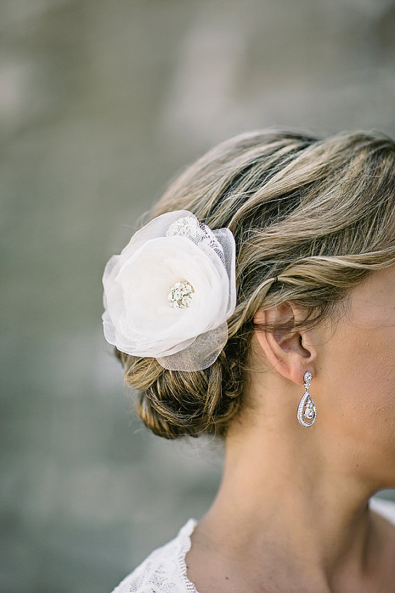 Mariage - Bridal lace hair accessory - Ivory bridal flower -  Wedding hairpiece - Hair clip and brooch - Rose flower