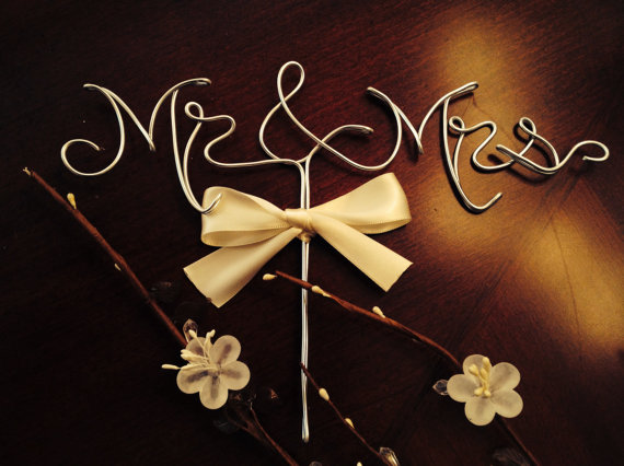 زفاف - Mr. And Mrs. wedding cake topper, gold Cake topper, cake topper custom design, wire wedding cake topper.