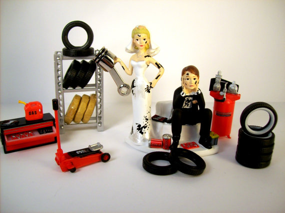 Mariage - Funny Wedding Cake Topper Mechanics AUTO MECHANIC Tires & PISTON Greasy Couple Awesome Groom's Cake Humorous Rehearsal Dinner