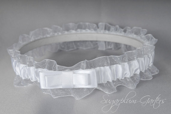 Свадьба - Wedding Garter in White with Tailored Bow