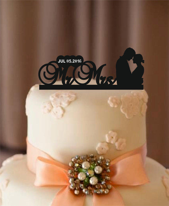 Wedding - Silhouette wedding cake topper - personalized wedding cake topper - bride and groom - Mr and Mrs cake topper - monogram cake topper