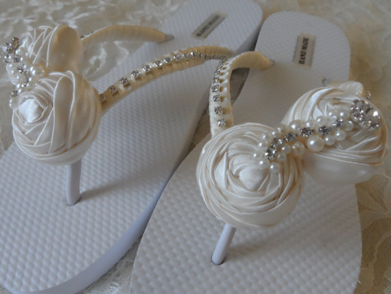 Hochzeit - Ivory Rolled Flowers Flip Flops / Bridal Flip Flops / Wedding Flip Flops / Bridesmaids .