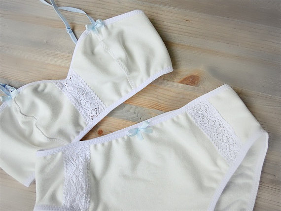 Свадьба - Organic cotton bralette  - white lace soft  bra - vintage style undergarment - vintage lace cotton bralette