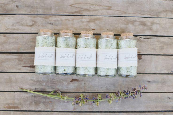 Hochzeit - DIY Herbed Salt Favors