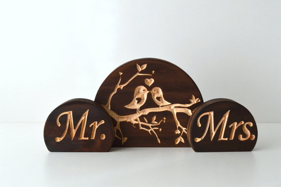 زفاف - Love Bird with Mr & Mrs Burned Wood Wedding Cake Topper Set