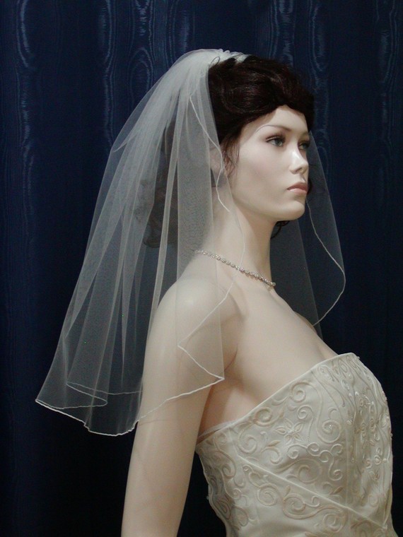 Hochzeit - 1 Tier Shoulder Flyaway Wedding Bridal Veil  22 inches in length with a Pencil Edge