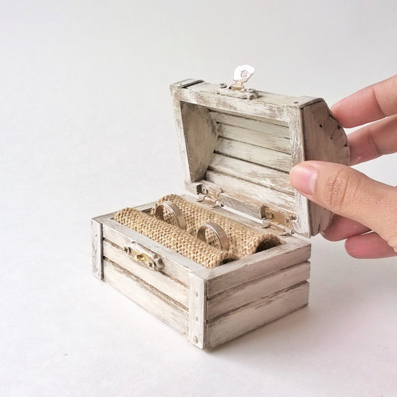 زفاف - Ring bearer box White Treasure Chest - Rustic Ring Bearer Box - Treasure Chest Ring Box - Wooden Ring Box - Wedding Ring Box