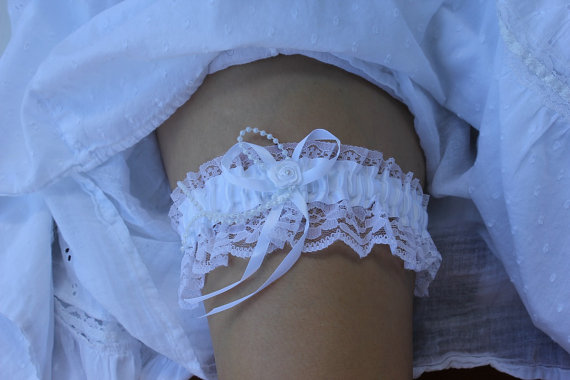 Hochzeit - READY TO SHIP - white wedding garter -  bridal garter - weddinggarter  - garter wedding -  bridal garter -  stretchy garter - garter set