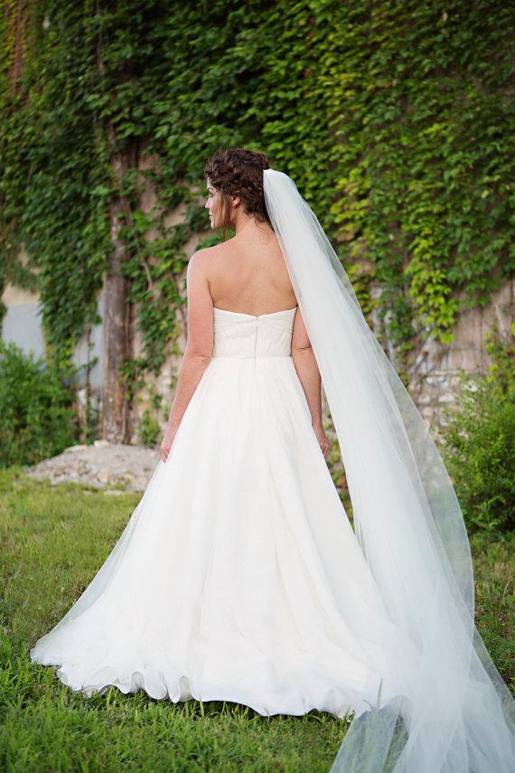 زفاف - Cathedral Wedding Veil - Ivory tulle bridal veil, custom length and color available