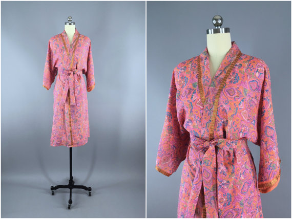Mariage - Chiffon Robe / Sari Robe Kimono / Vintage Indian Sari / Dressing Gown Wedding Lingerie / Boho Bohemian / Coral Pink Floral
