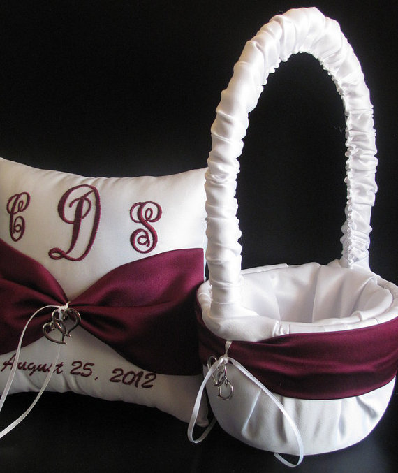 زفاف - Monogrammed Personalize Embroidered Wedding Ring Bearer Pillow Wedding Flower Girl Basket Set Double Heart Wedding Custom Wedding Colors