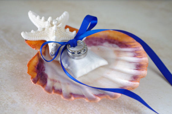 زفاف - Beach Wedding Seashell Eco Ring Bearer Pillow - Scallop Shell Lions Paw Seashell