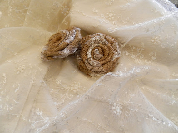 Hochzeit - Qty 20 burlap flowers with lace - Set of 20 - Burlap flower 2''- 2,5'' - rustic wedding or home decor