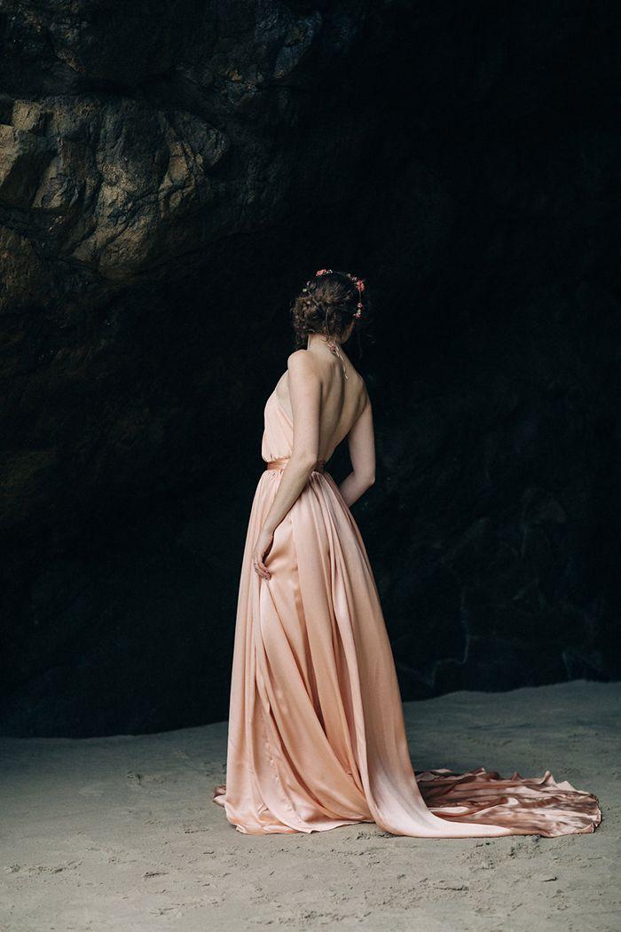 Hochzeit - Breathtaking And Unique Wedding Gown Inspiration