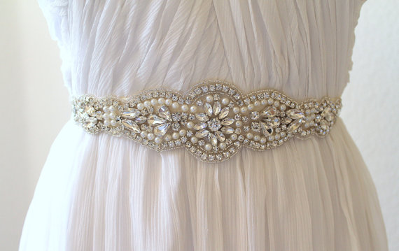 زفاف - Bridal Pearl Crystal Medallion Sash. Vintage Rhinestone Applique Wedding Belt. Bride Sash.  JANE