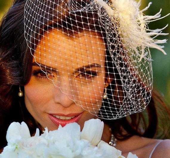 زفاف - Bridal Fascinator Veil Set, Rustic Wedding Accessories, Flower Hair Clip, Birdcage Veil, Feather Headpiece, RACHEL VIVA (2 items)