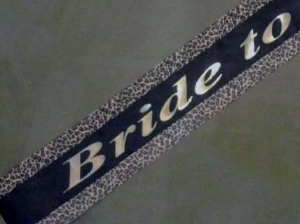 Mariage - Pageant sashes, bridal party packages, bridal party favors , Birthday Sash, custom pageant sashes you choose colors