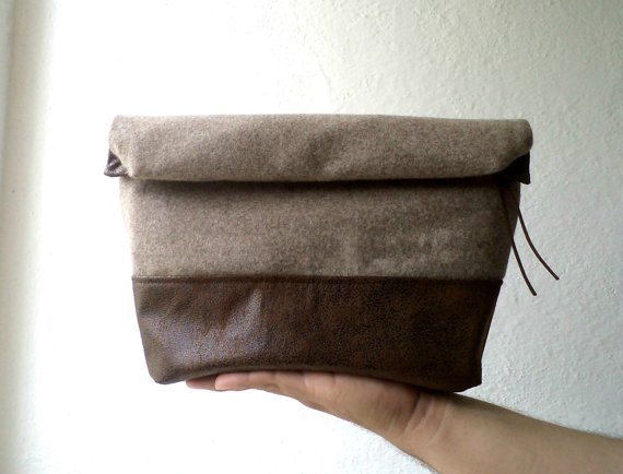 Hochzeit - Toiletry bag, roll-up men bag,shaving bag, groomsmens gift, lunch bag, dopp kit,Faux suede and capuccino wool.