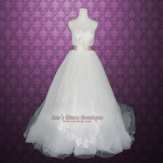 زفاف - Champagne V Neck Princess Tulle Ball Gown Wedding Dress