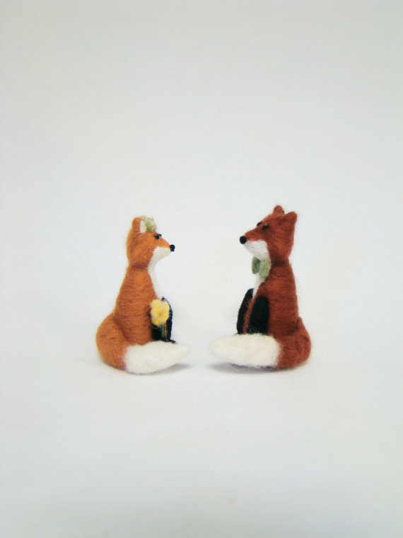 Свадьба - Wedding Cake Topper Needle Felted Fox Cake Topper Custom Bride and Groom with Bouquet and Bow Tie Woodland Animal