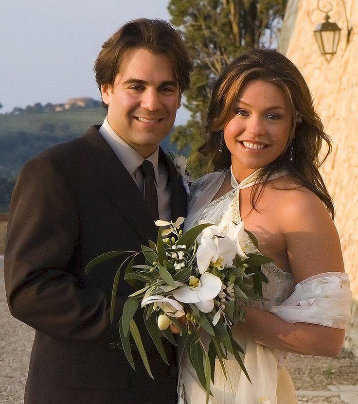 Hochzeit - Find Blooming Inspiration In Celebrities' Beautiful Wedding Bouquets