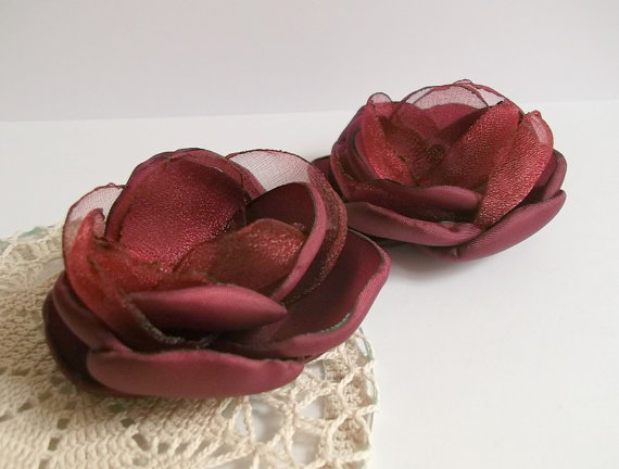 زفاف - Carmine Red  Bordo flower in handmade, Bridesmaids hair shoe dress accessory, Hair clip, Shoe clip, Brooch, Weddings Birthday Christmas gift