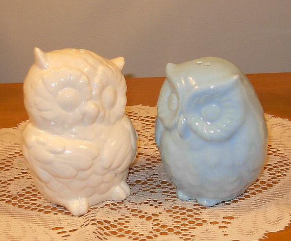 Mariage - Hootie - Ceramic Owl Salt and Pepper Shakers / Wedding Cake Topper
