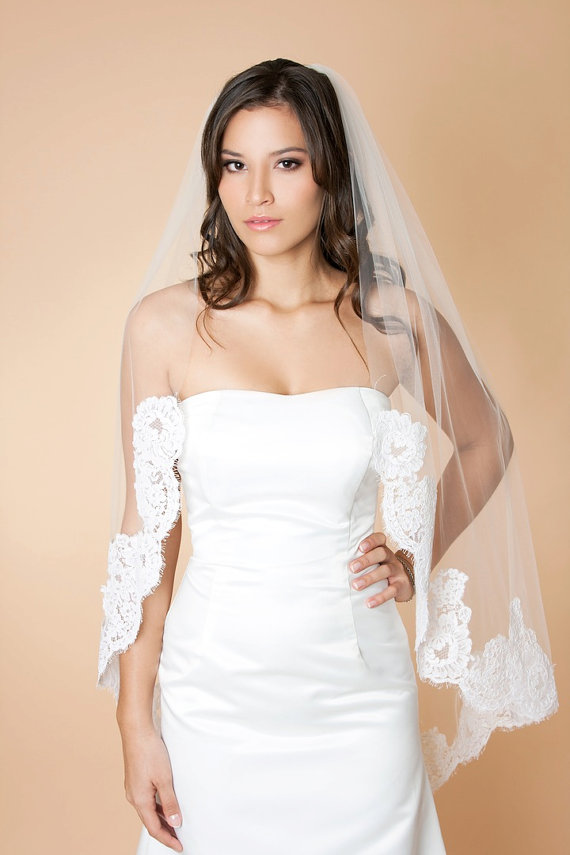 زفاف - Ready to Wear, Elena -  Fingertip Length Single Tier Veil Edged With Alencon Lace, Wedding Veil, Bridal Veil