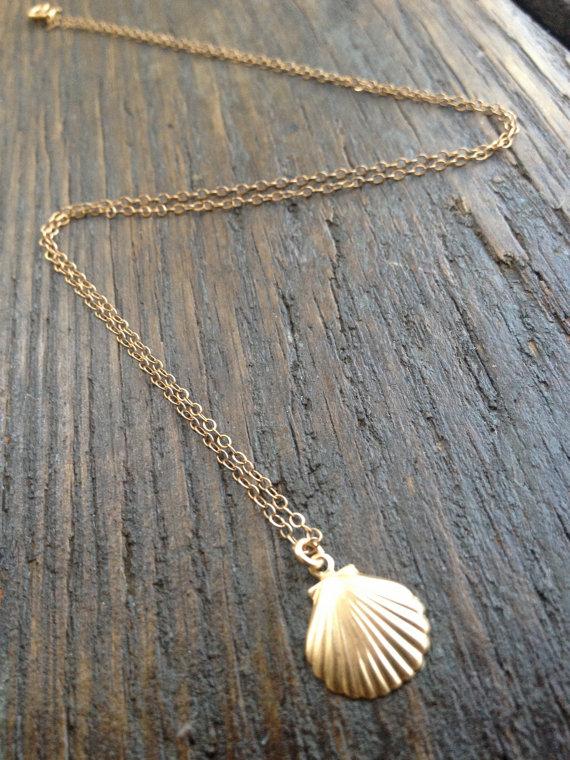 زفاف - Gold Seashell Necklace, Tiny Seashell, Seashell Charm, Bridesmaid Gifts, Shell Necklace, Dainty Charm, Mermaid Necklace, Bridesmaid Gifts
