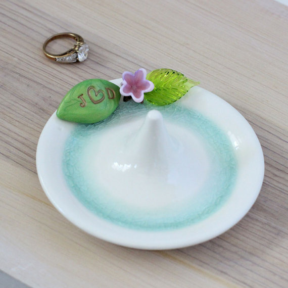 Mariage - Blush pink wedding ring holder, pink flower monogram engagement ring dish, green leaves
