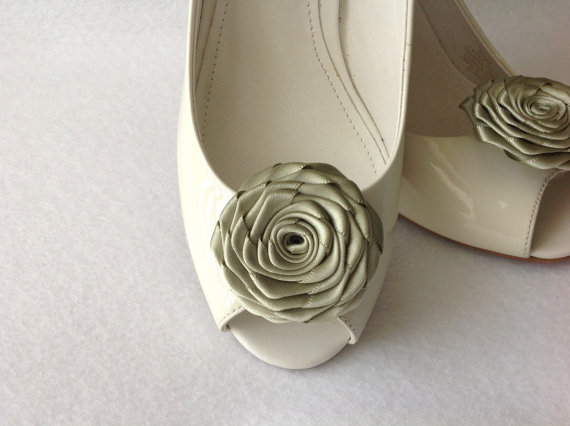 Свадьба - Handmade rose shoe clips bridal shoe clips wedding accessories in sage green